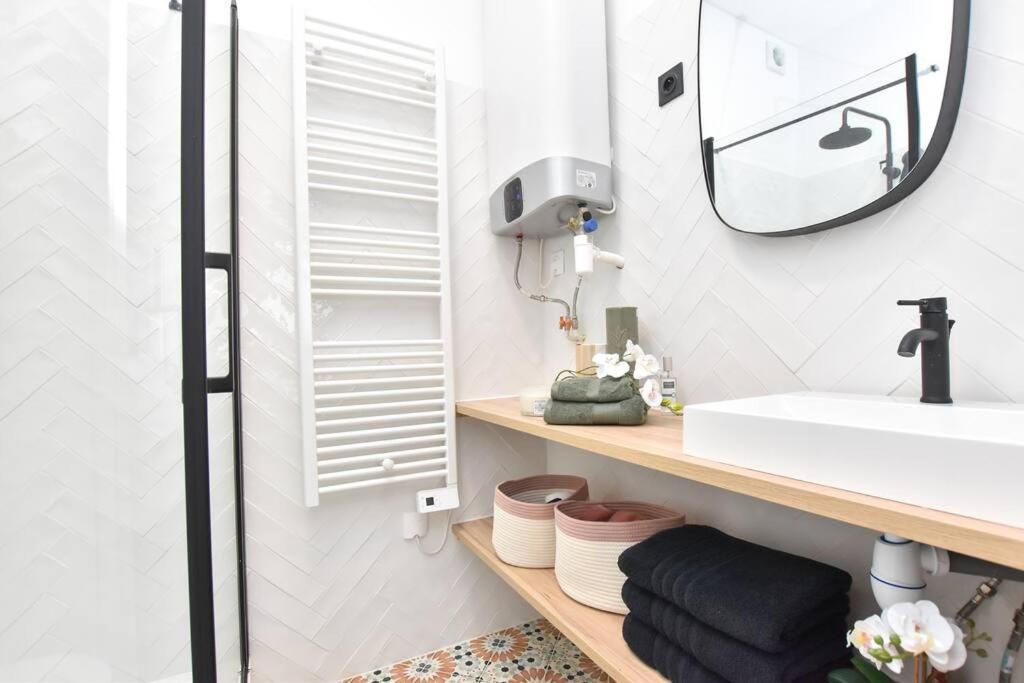 Charming Flat In Montmartre - Imhost Apartment Paris Bagian luar foto